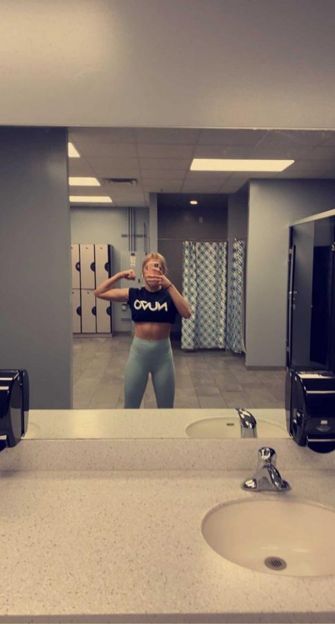 Emma Wambsgans showing off her gains.
