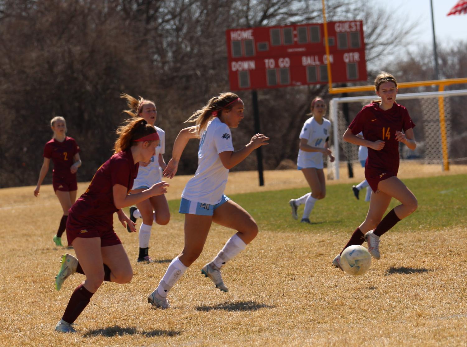 Shaylyn Heida dribbling through defenders. 