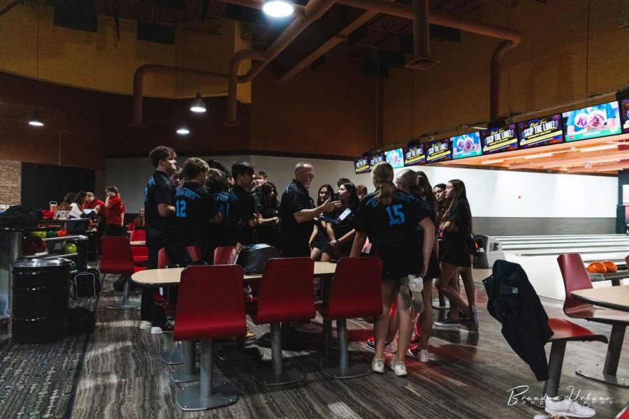 Coach Frederick Doscher discussing with the whole bowling team. 