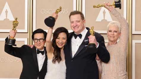 (L-R): Ke Huy Quan, Michelle Yeoh, Brendan Fraser, and Jamie Lee Curtis posing for a group photo after winning their respective categories. 