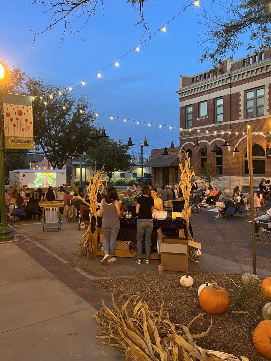 Downtown Ashland during their fall festival. It was decorated very cute for the season. 